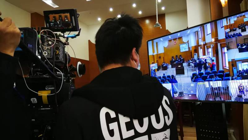 AI生成VS人工创意——安源区广告片拍摄公司的技术浪漫主义实践
